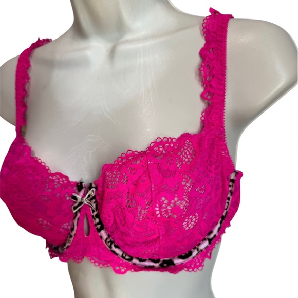 Victoria Secret Women's Bra - Picture 3 of 4